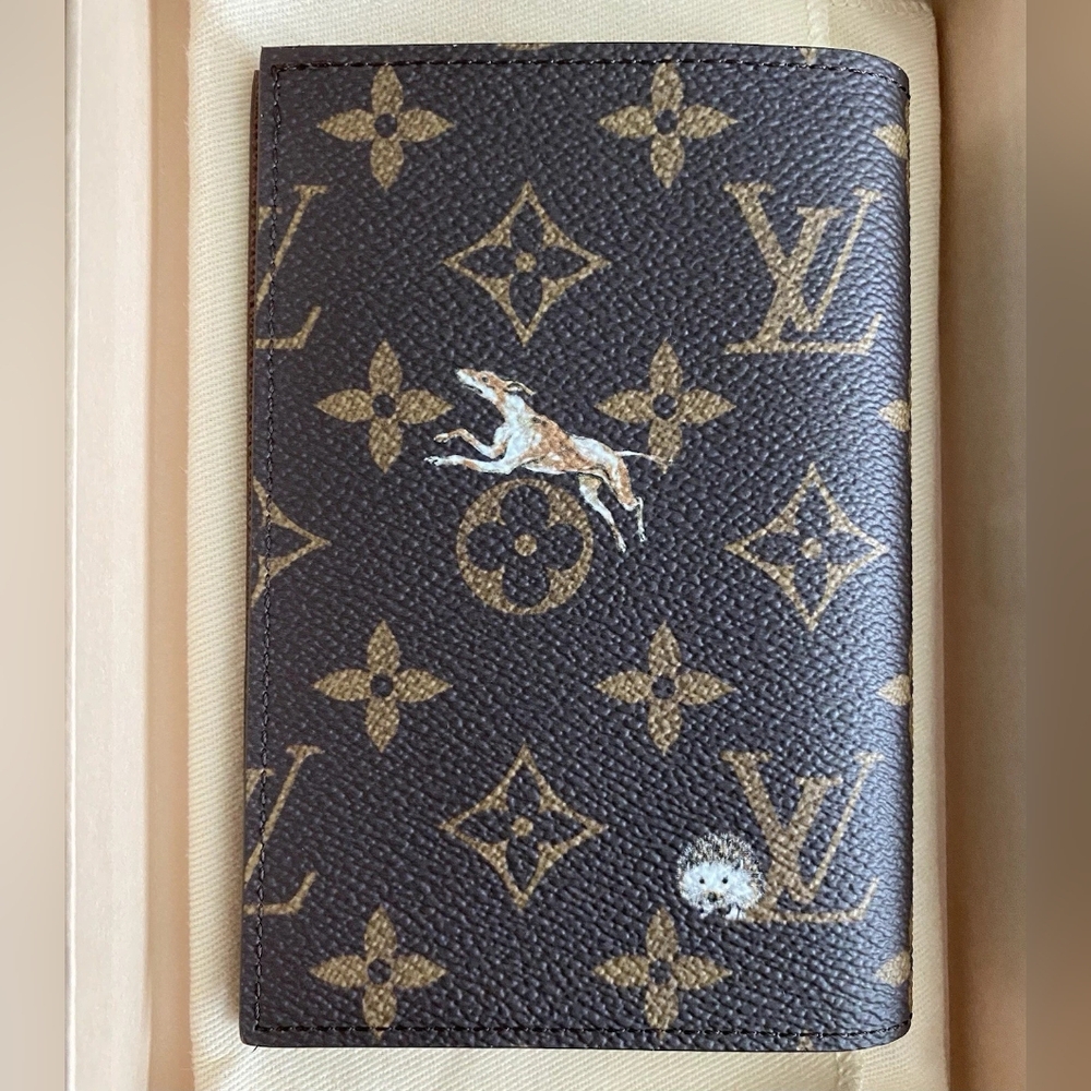 Louis Vuitton Passport Cover - Picture 2 of 8